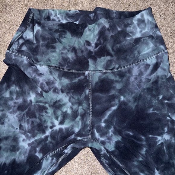 Lululemon size 8 align cropped leggings - Picture 5 of 6